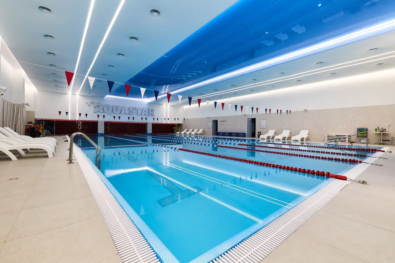 Бассейн в фитнес-клубе