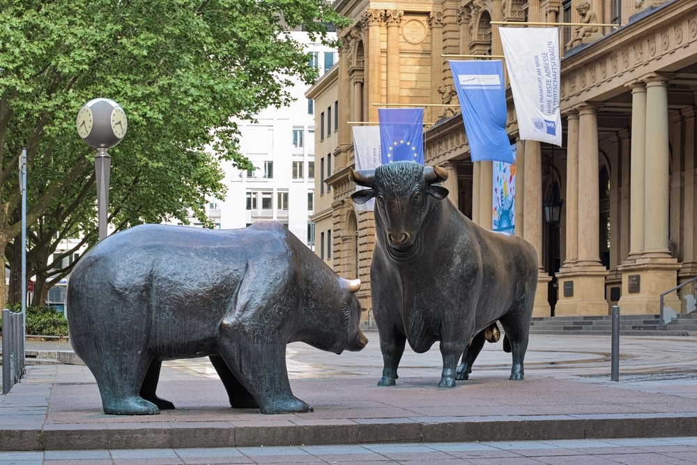 Медведь и бык перед Франкфуртской фондовой биржей