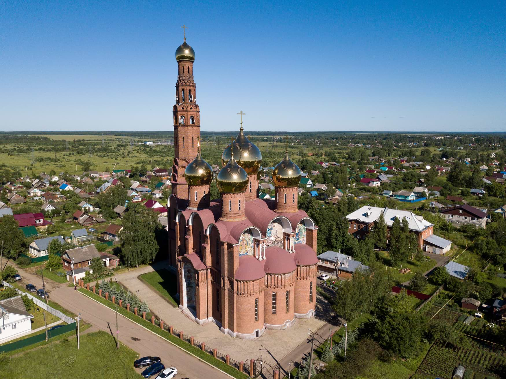 Воскресенский храм (старый) город Вичуга | Красная церковь