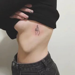 ТОП 5 МИНИ-ТАТУ НА РЁБРАХ ⠀ 💗 Именно - VivoTattoo Studio