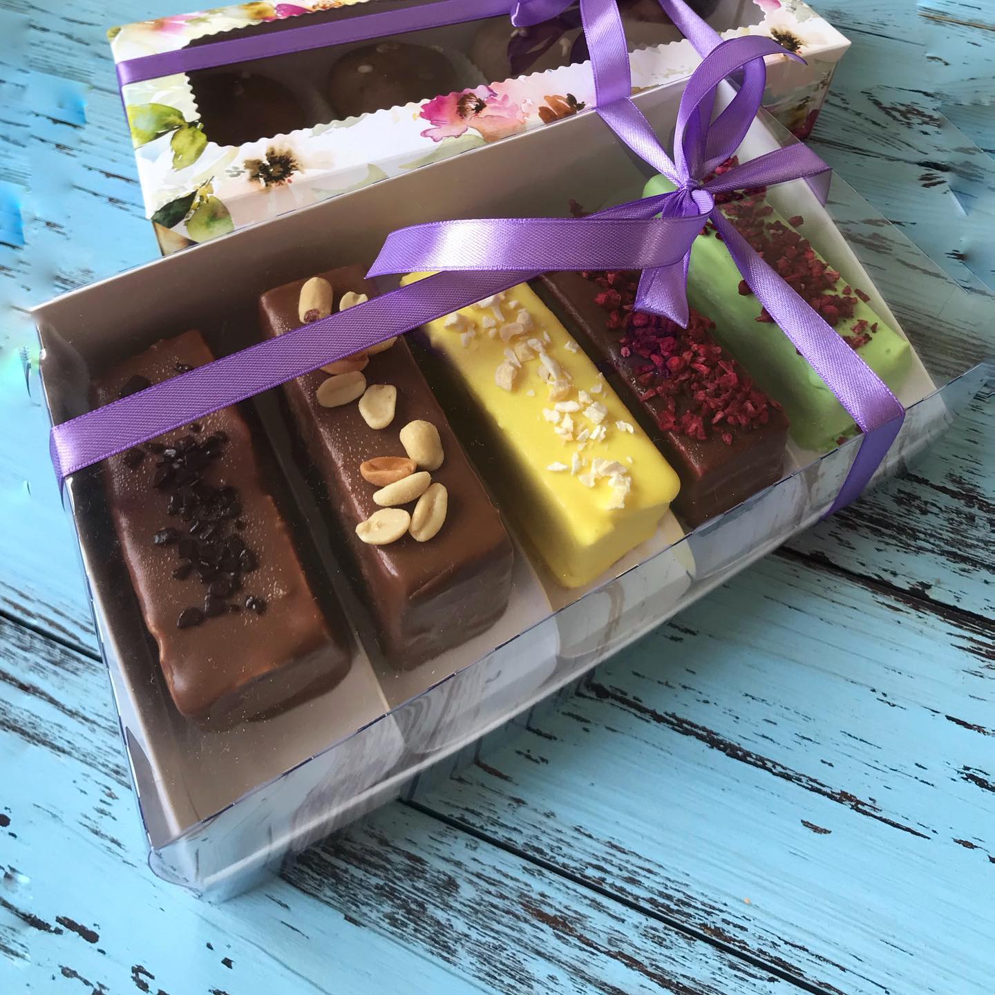 Ассорти нарезных пирожных в «Ателье тортов»