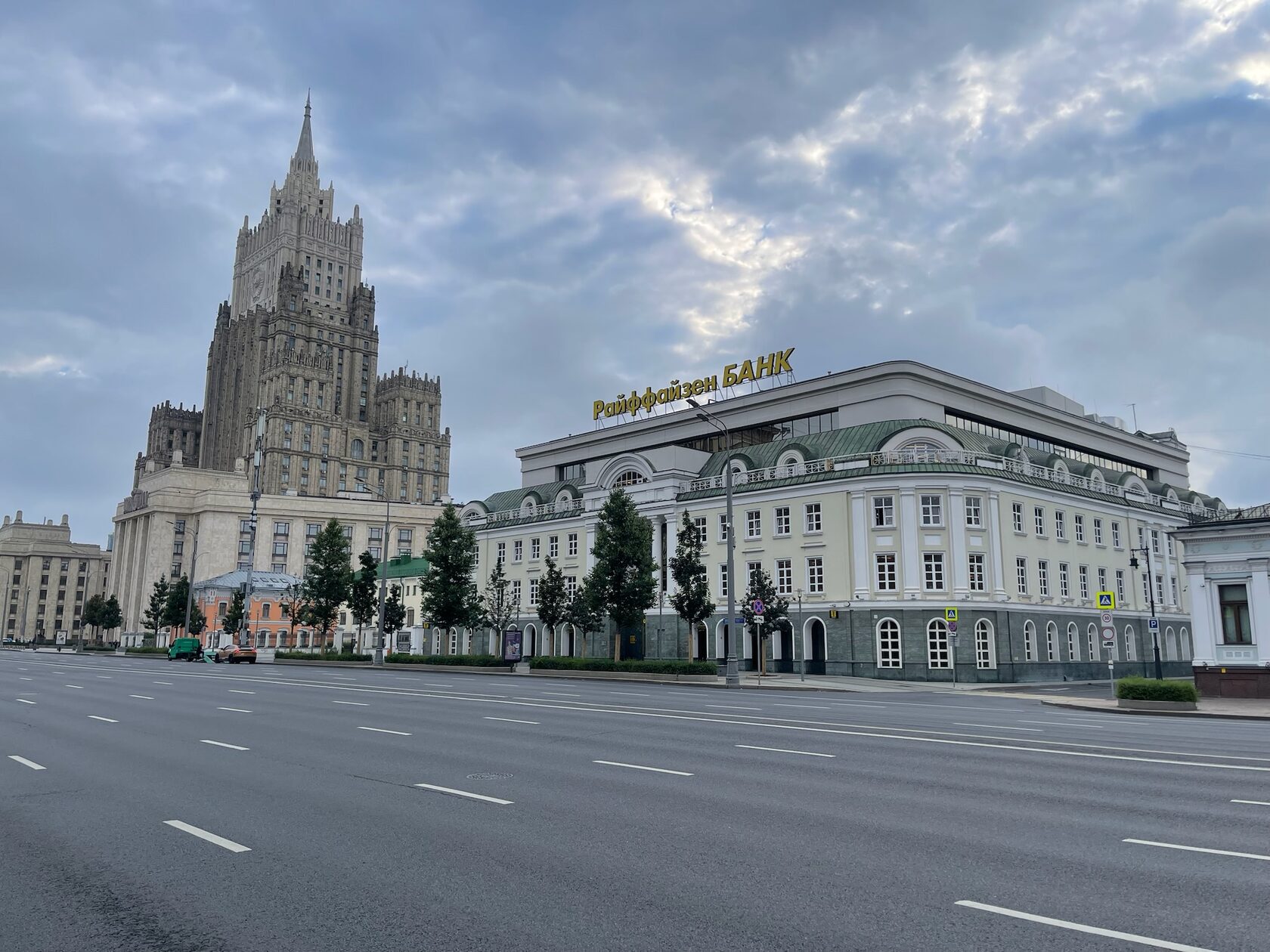 Остекление центрального офиса Райфайзен Банка 