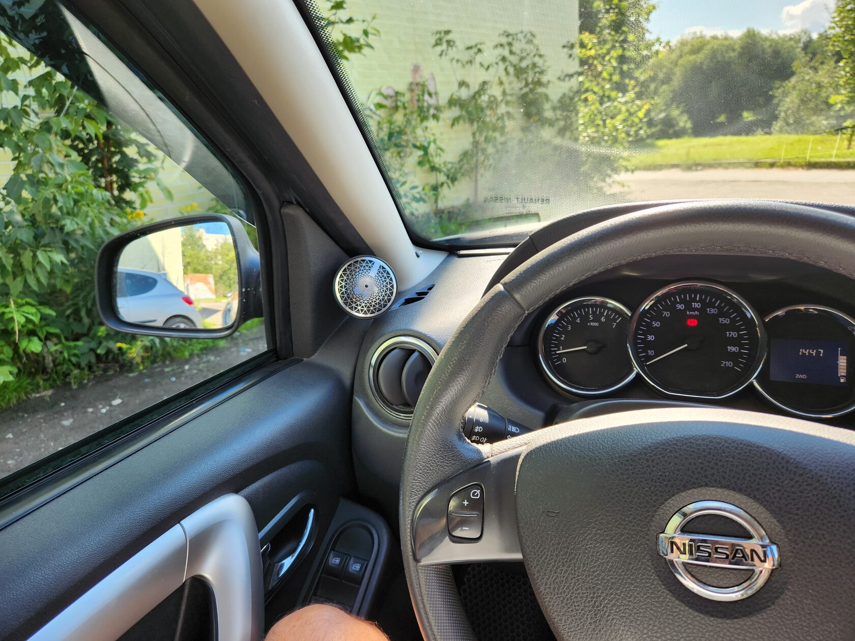установка автозвукка nissan terrano
