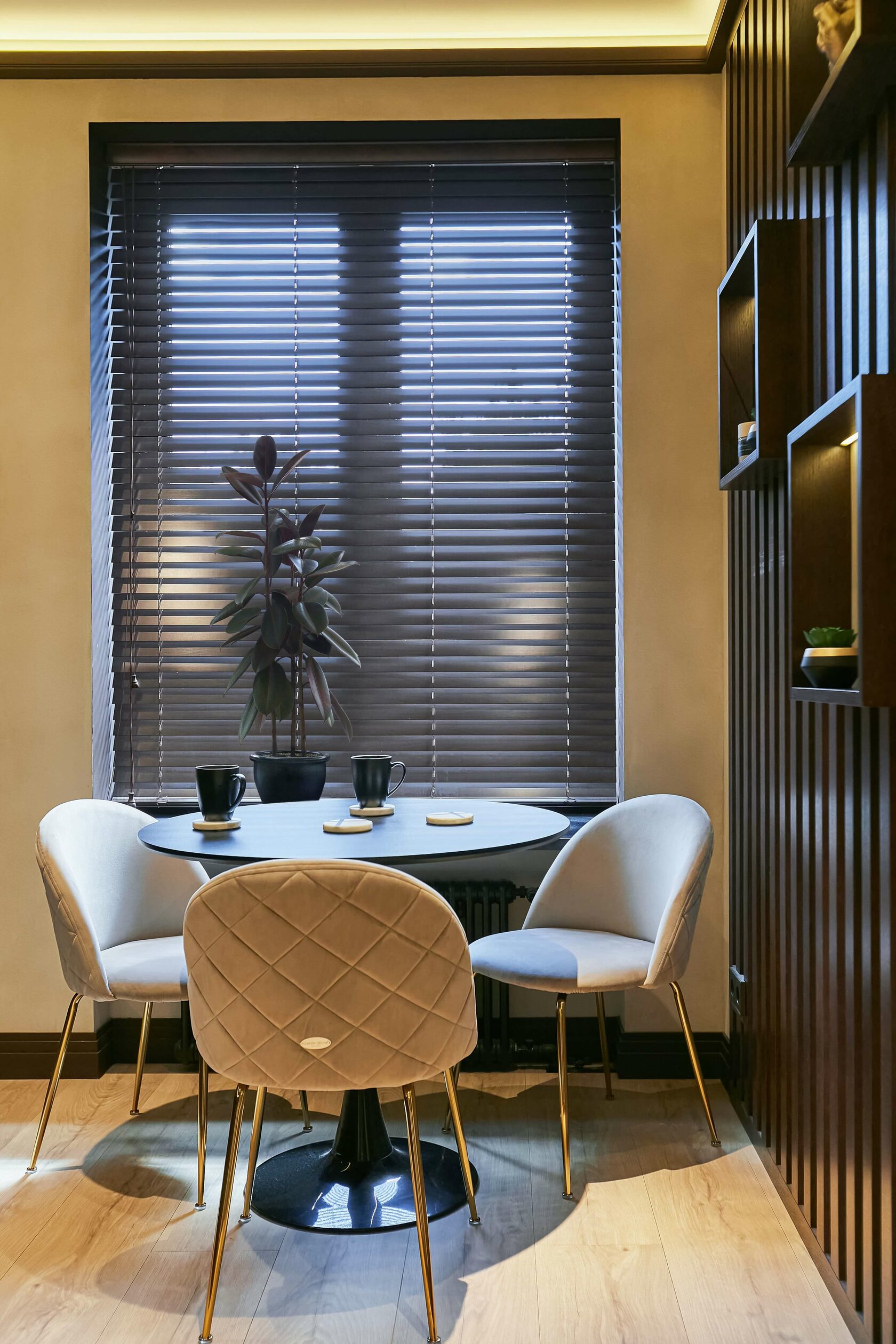 Проспект Мира - Дизайн интерьера кухня, стол, стулья, полки