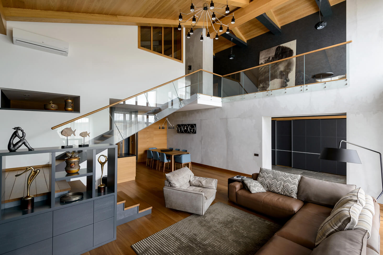 современный дизайн интерьера гостиной в доме