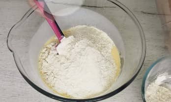 Приготовление закрытого пирога с грибами и картошкой: шаг 3