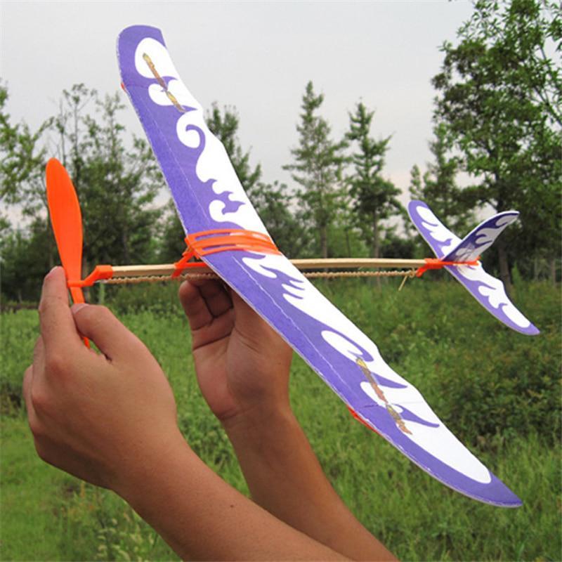 Тяжолая резиноматорная момнатная модель самолета