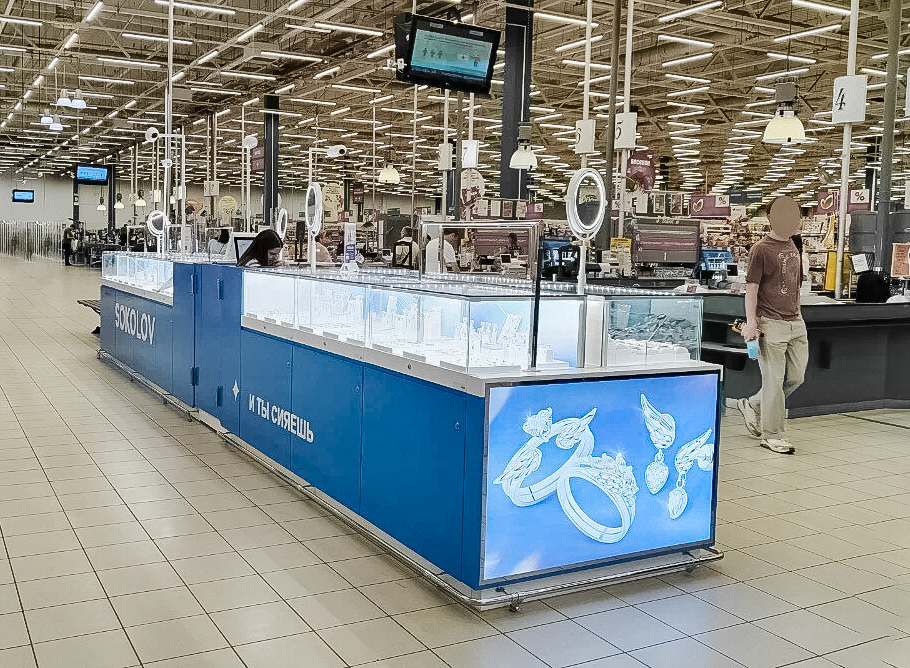 Островной салон SOKOLOV в Краснодаре — торговое оборудование от Интерьерные Решения