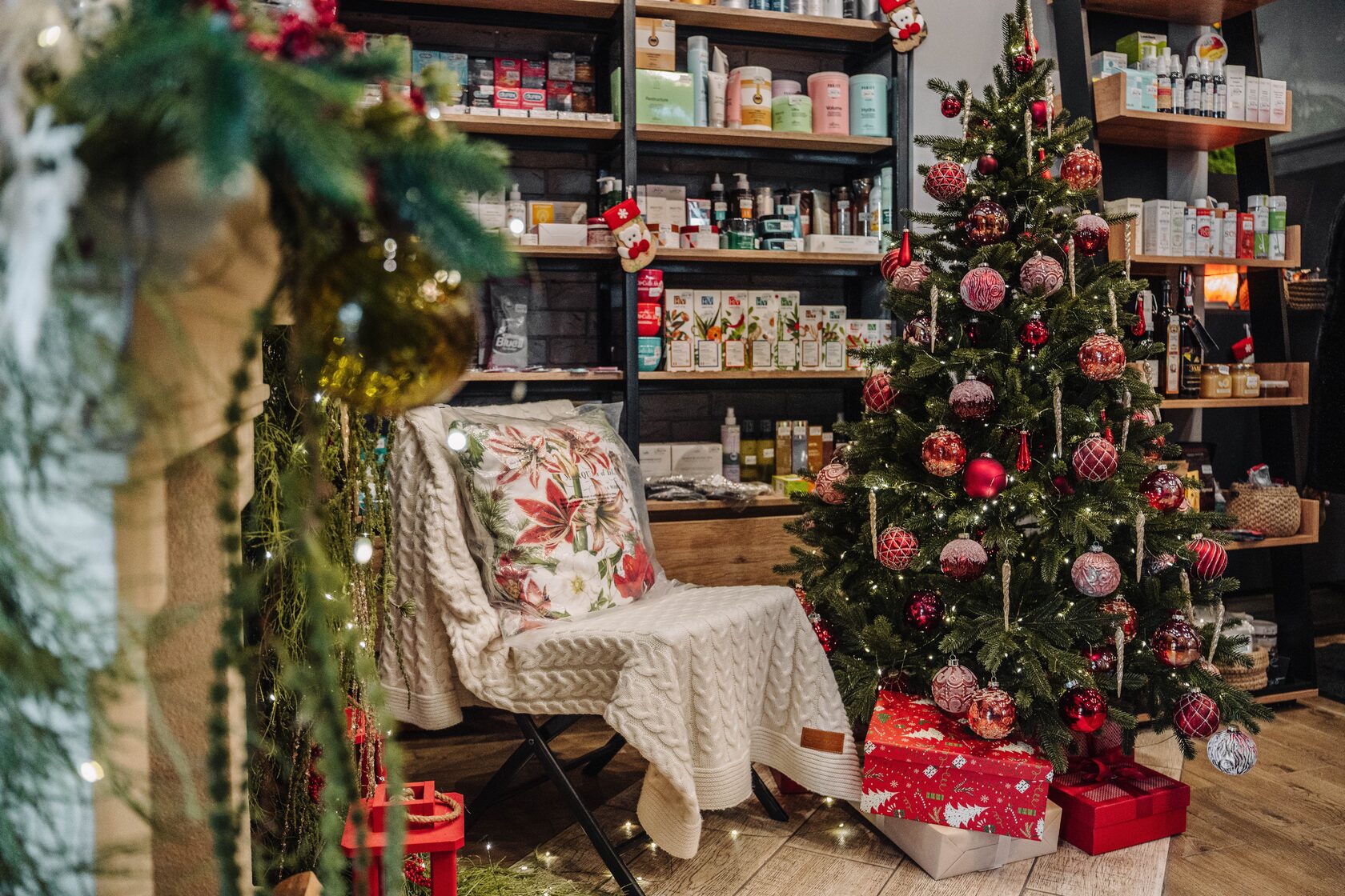 новогоднее оформление офисов, новогоднее оформление 2026, тренды новогоднего декора 2026