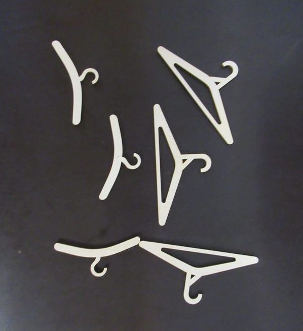 Вешалка для одежды кукол барби