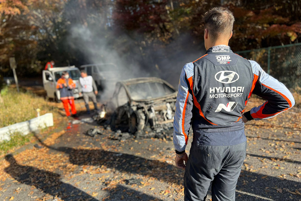 Дани Сордо и сгоревший Hyundai i20 N Rally1, ралли Япония 2022