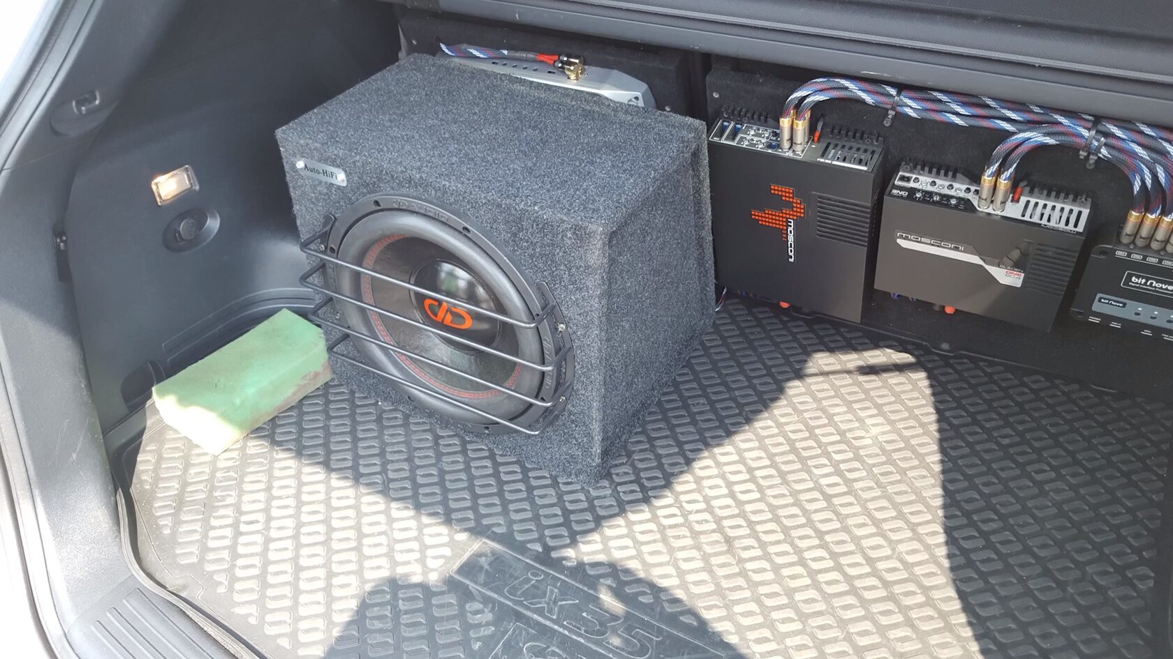сабвуфер в Hyundai iX35