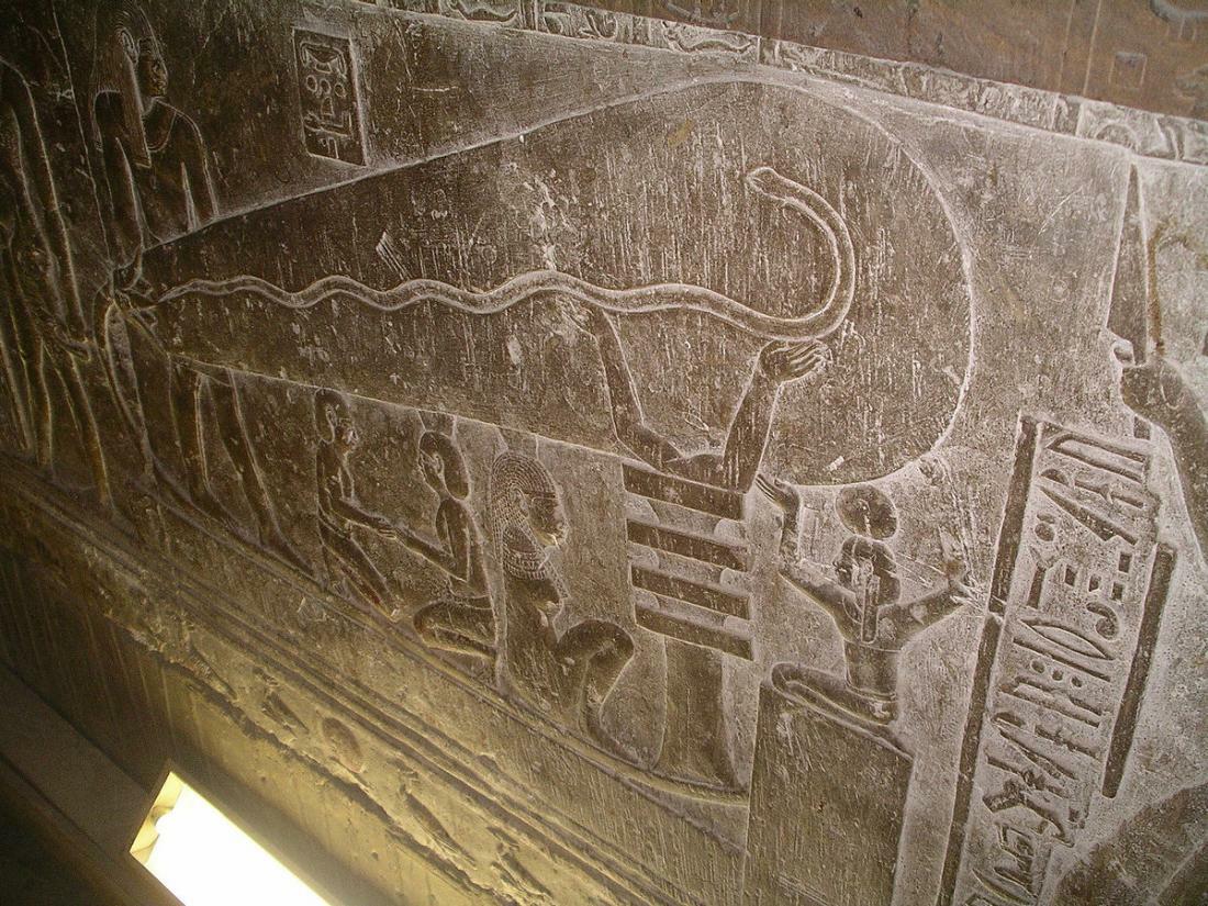 Храм Хатхор в Дендере Египет лестница