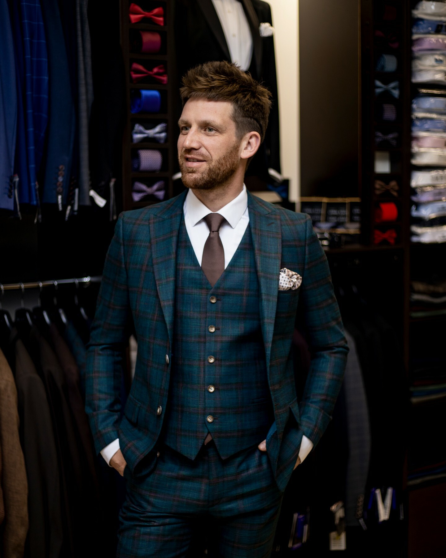 Костюм мужской зеленый в коричневую клетку