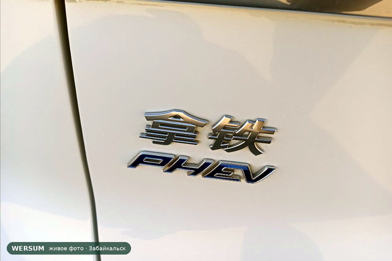 WEY Latte, надпись 拿铁 PHEV — подключаемый гибрид