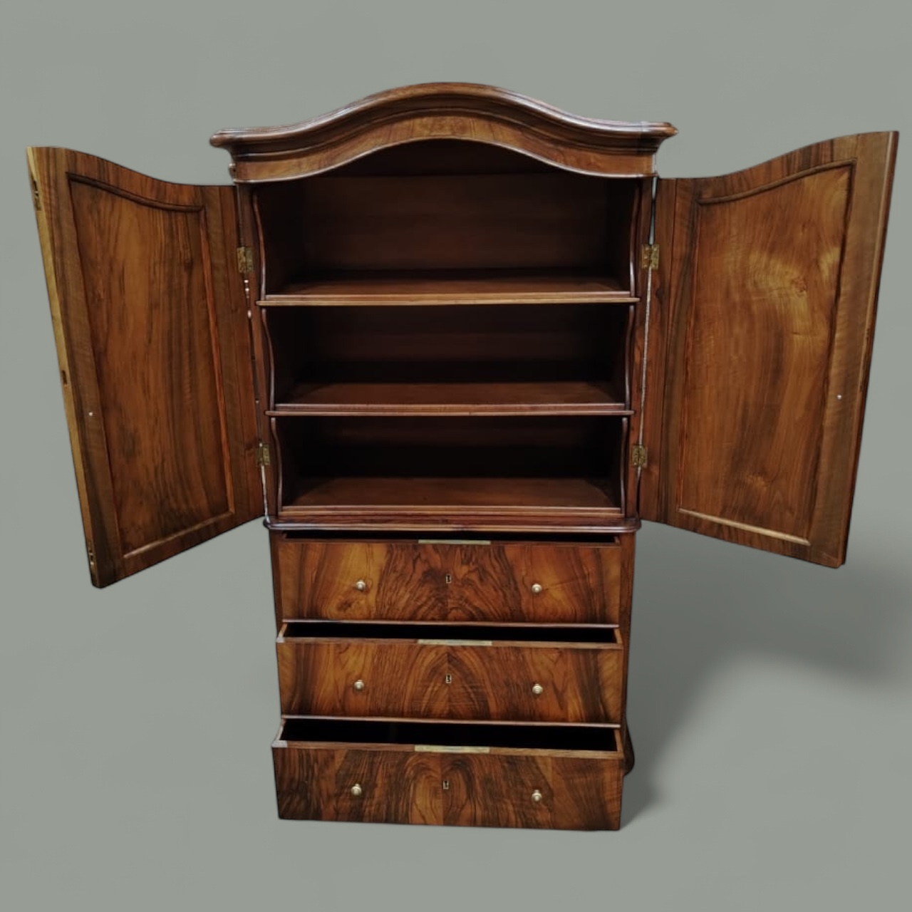 Шкаф XIX века после полной реставрации