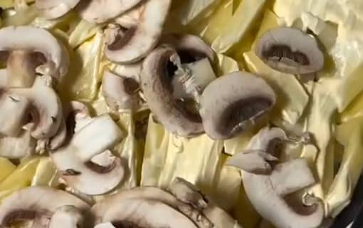 Приготовление мяса по-французски из говядины в духовке: шаг 5