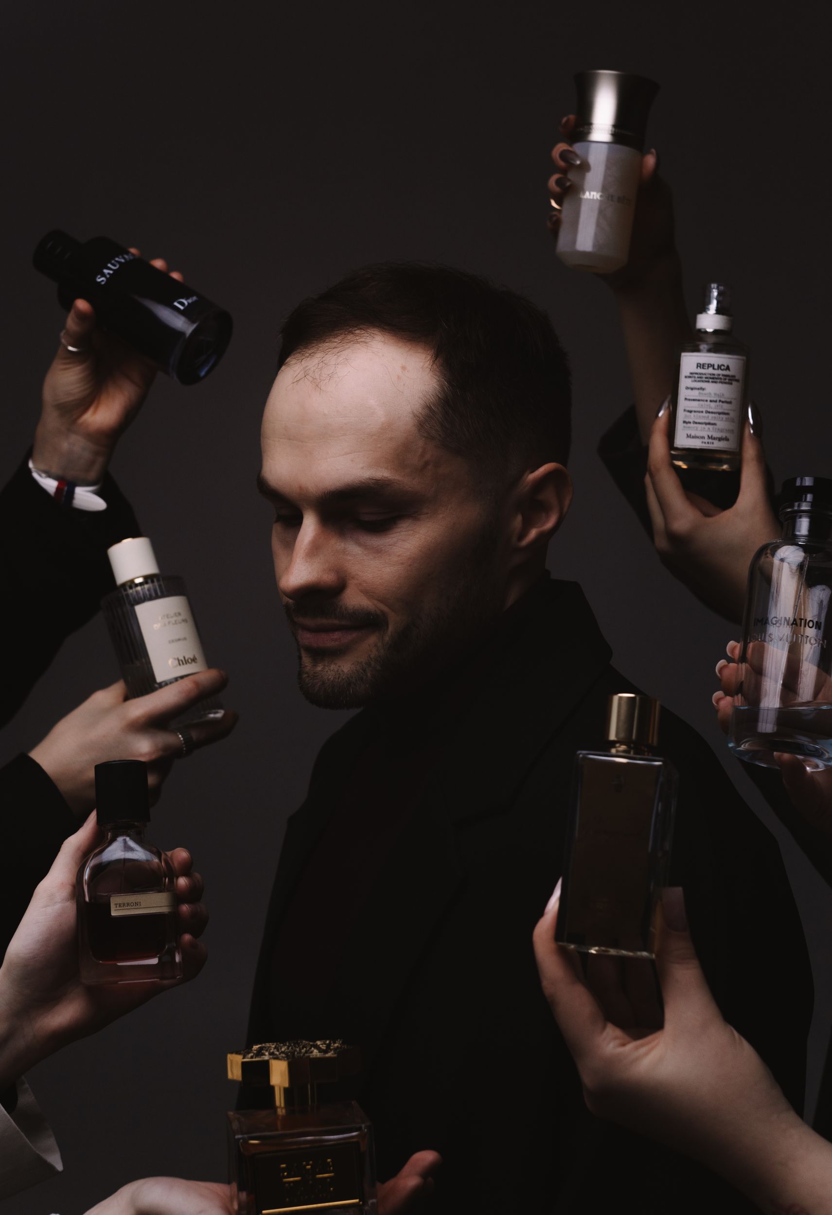 Команда LETIPARFUM — candid-портрет в студии, флаконы нишевой парфюмерии