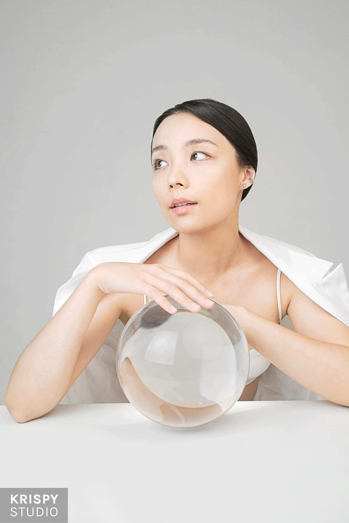 Профессиональная съемка модели с BB Cream Limoni: подбор образа, студия, реквизит, макияж и стилист.