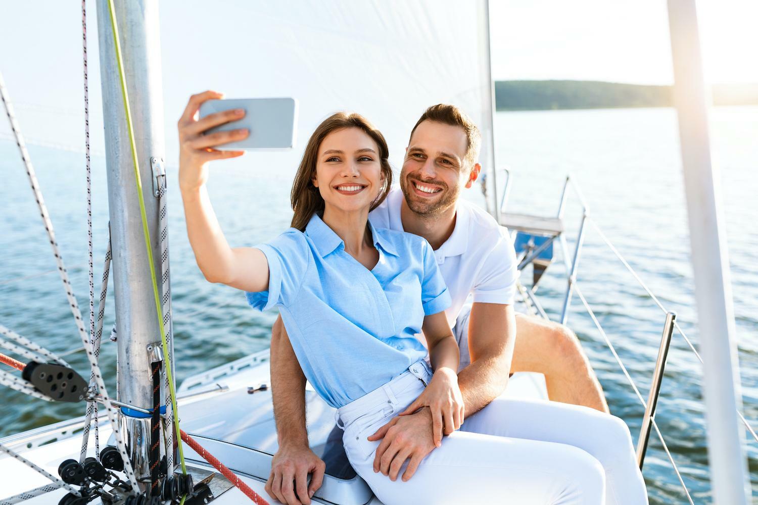 cheap yacht rentals: romantic boat trip on Valentine's Day