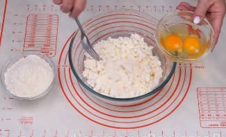 Приготовление ленивых вареников из творога по классическому рецепту: шаг 3