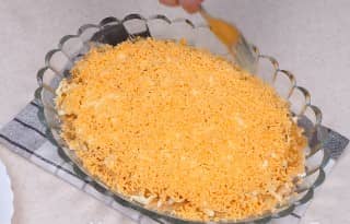 Приготовление салата «Мимоза» с яблоком: шаг 11