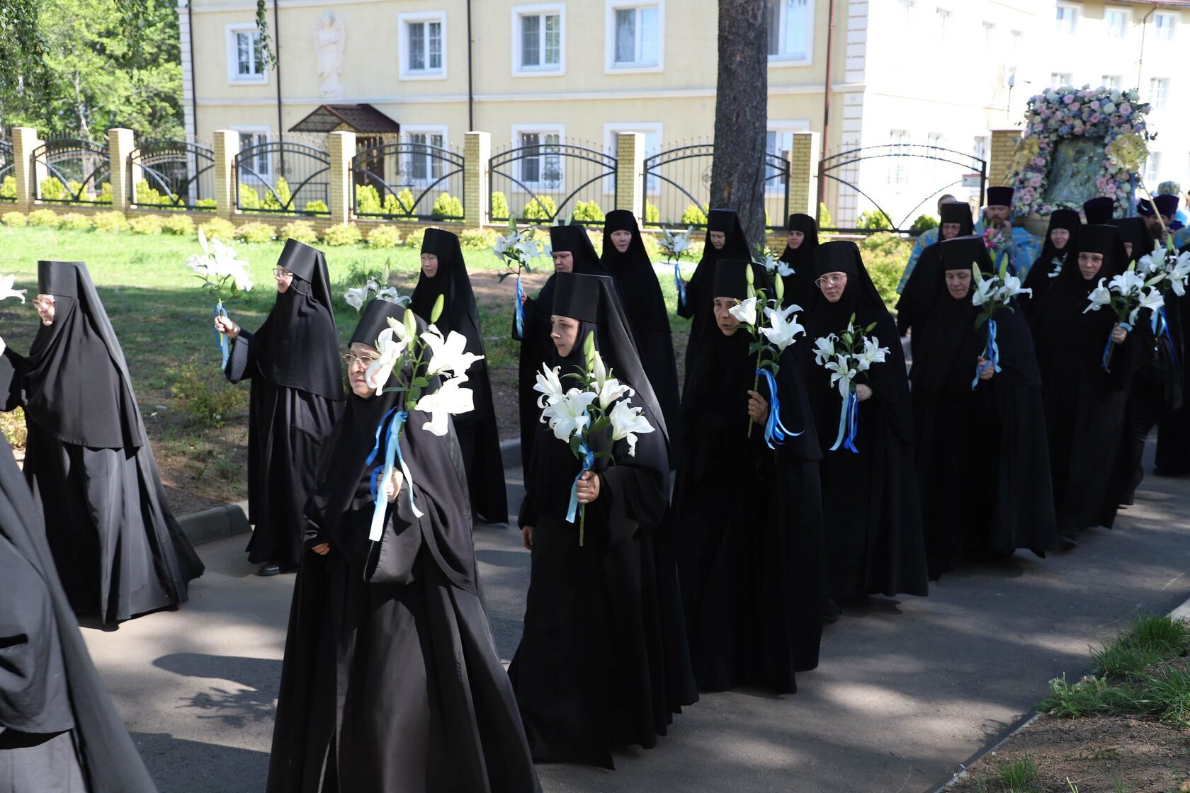 Богородицком житенном женском монастыре. Богородицкий Житенный женский монастырь. Богородицкий Житенный женский монастырь г Осташков. Богородице Житенный женский монастырь дети. Богородице Житенный женский монастырь дети фото.