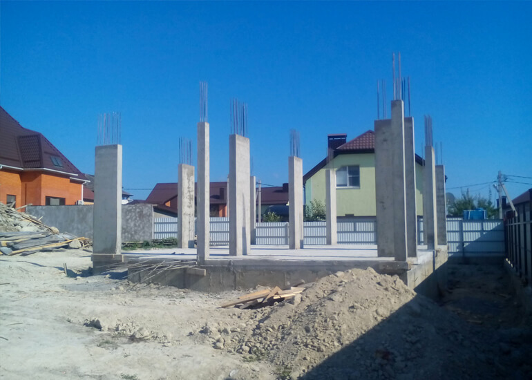 Строительство железобетонных колонн дома в Новороссийске