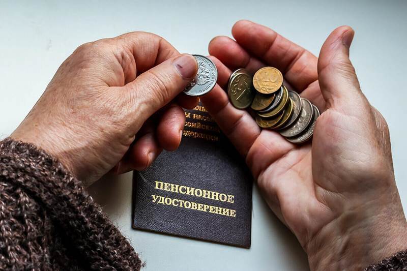 Банкротство пенсионеров: пожилой человек, защищённый законом от долгов и коллекторов.