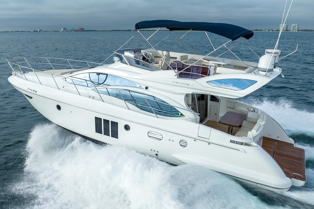 Luxury Azimut 48ft Flybridge Yacht In Cancun