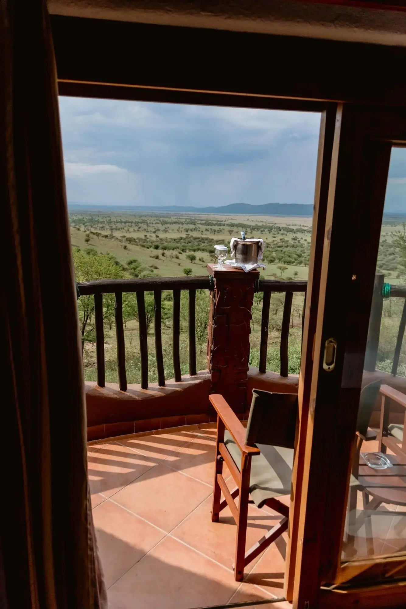 Вид с балкона номера на равнину Серенгети, Serengeti Serena