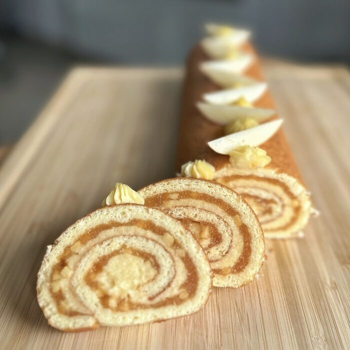Яблочный венский рулет