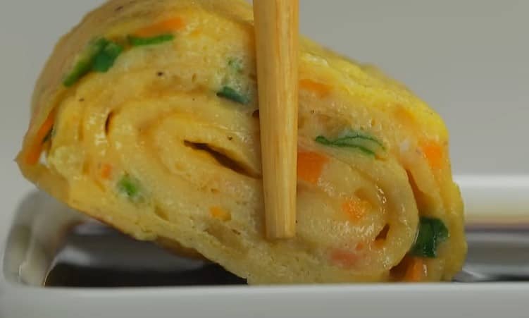Приготовление японского омлета тамагояки с овощами: итог