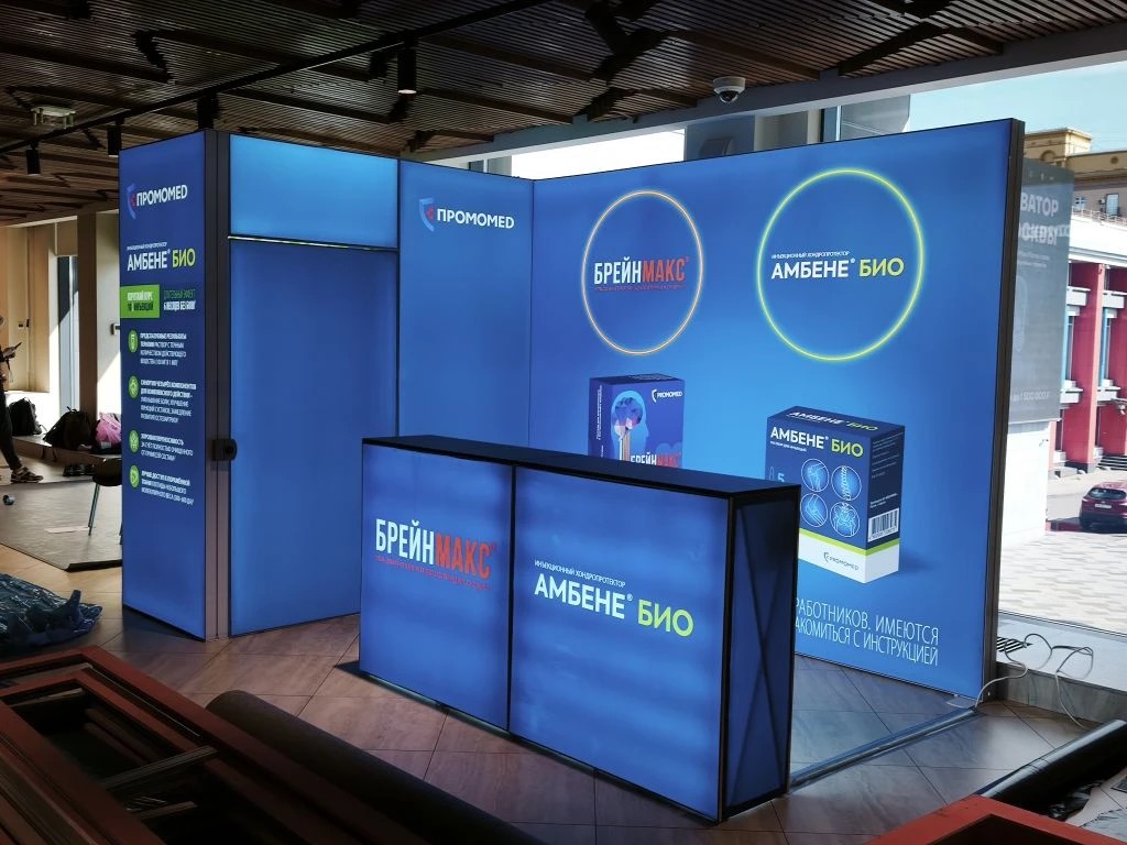 Современный лайтбокс для выставки Фарберг с LED-подсветкой и тканевой графикой