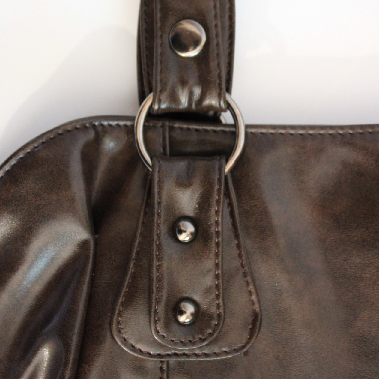 Купить сумку тоут коричневого цвета в винтажном стиле.