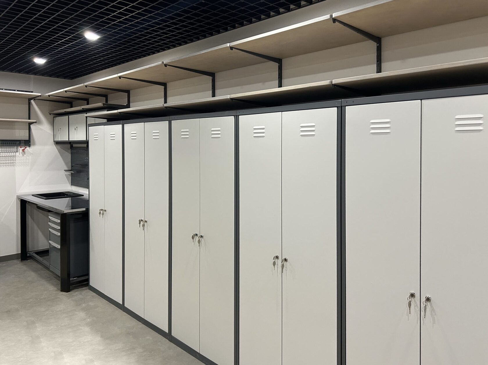 Шкафы для раздевалок и производственных помещений в Калининграде