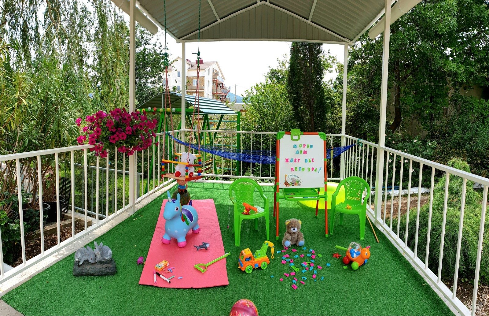 гостевой дом 8. двухэтажная мини гостиница. гостевой дом 8. ул павлова 47 лазаревское. гостевой дом 8.