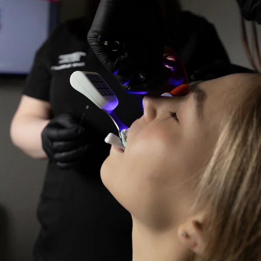 Основатель и главный врач клиники — Куприянова Евгения Юрьевна, врач гнатолог, ортопед, хирург- имплантолог, пародонтолог