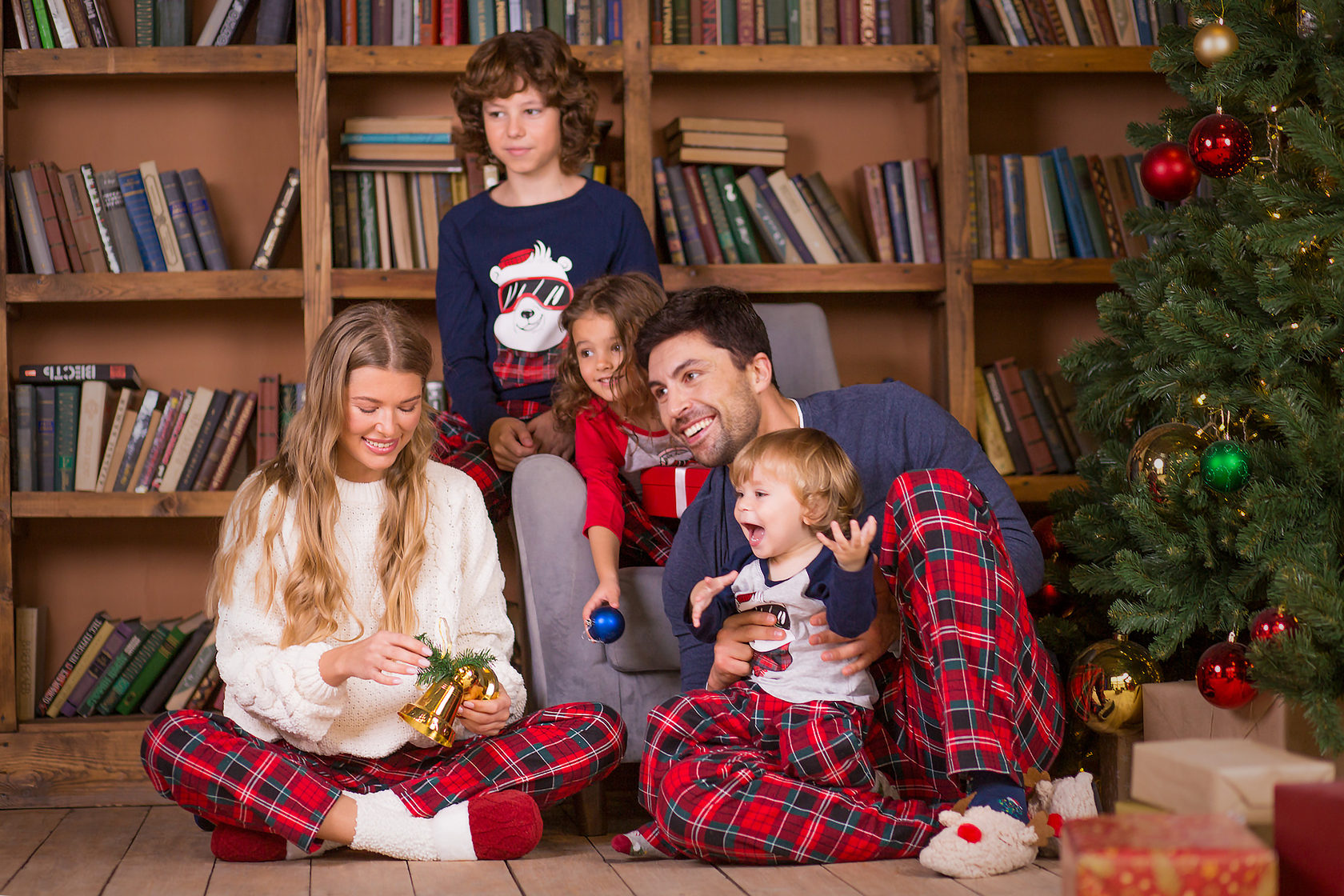 Новый год в кругу семьи в пижаме