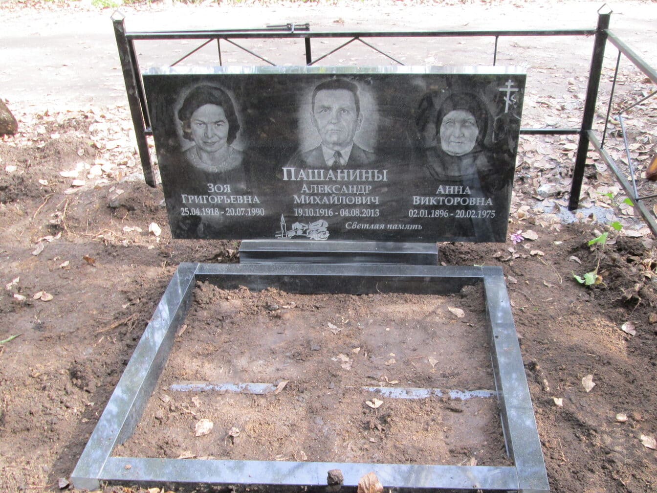 Памятник семейный из Карельского гранита, размер 1000х500х50