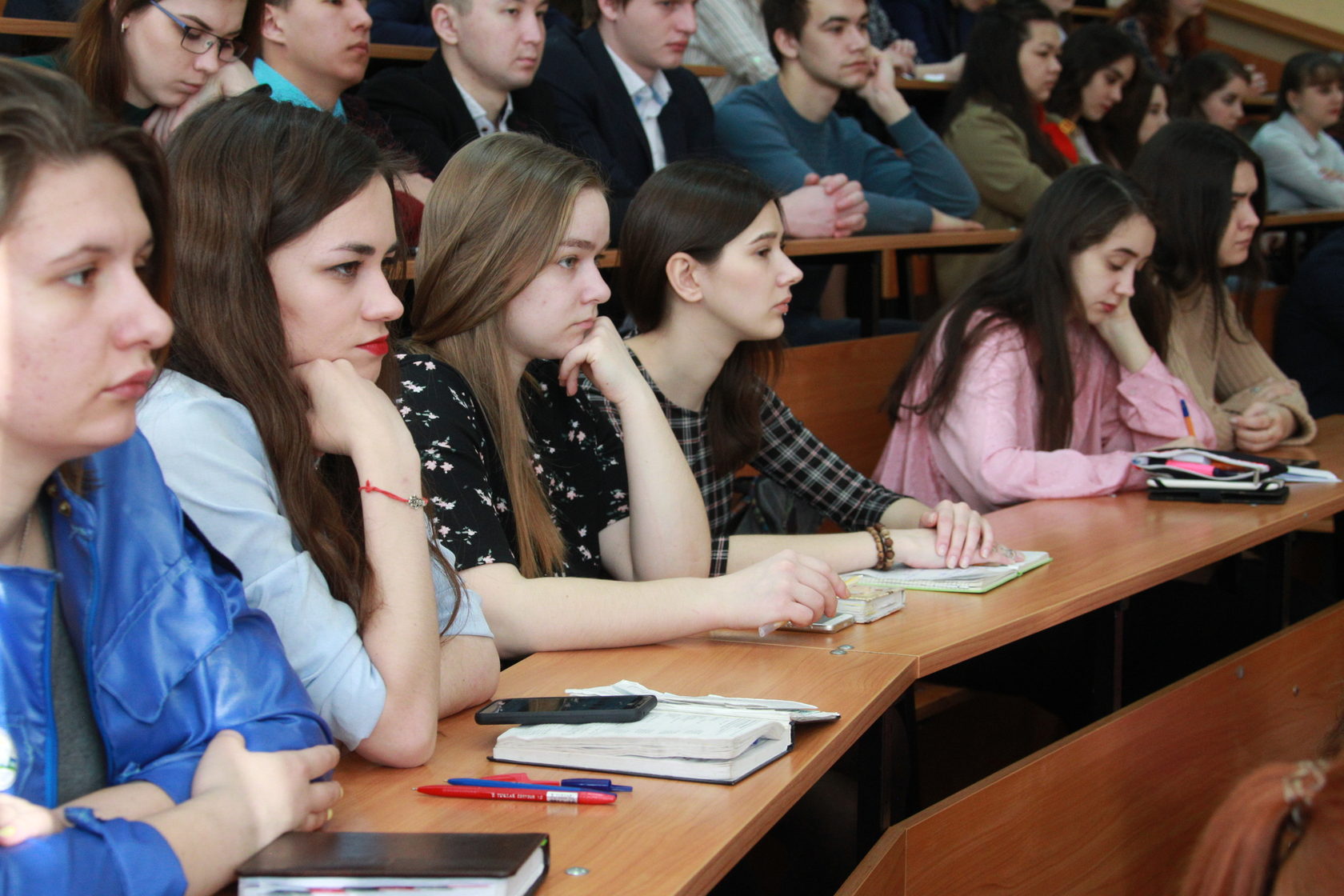 Получение стипендии студентам. Студенты дневного отделения. Стипендии в вузах Твери. Студенты в вузе Тбилиси. Фото стипендии студентам.