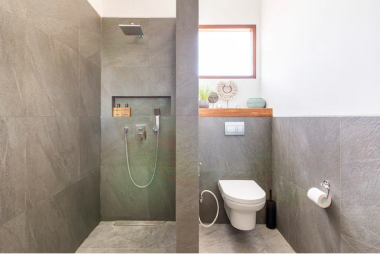 jendela house full bathroom4