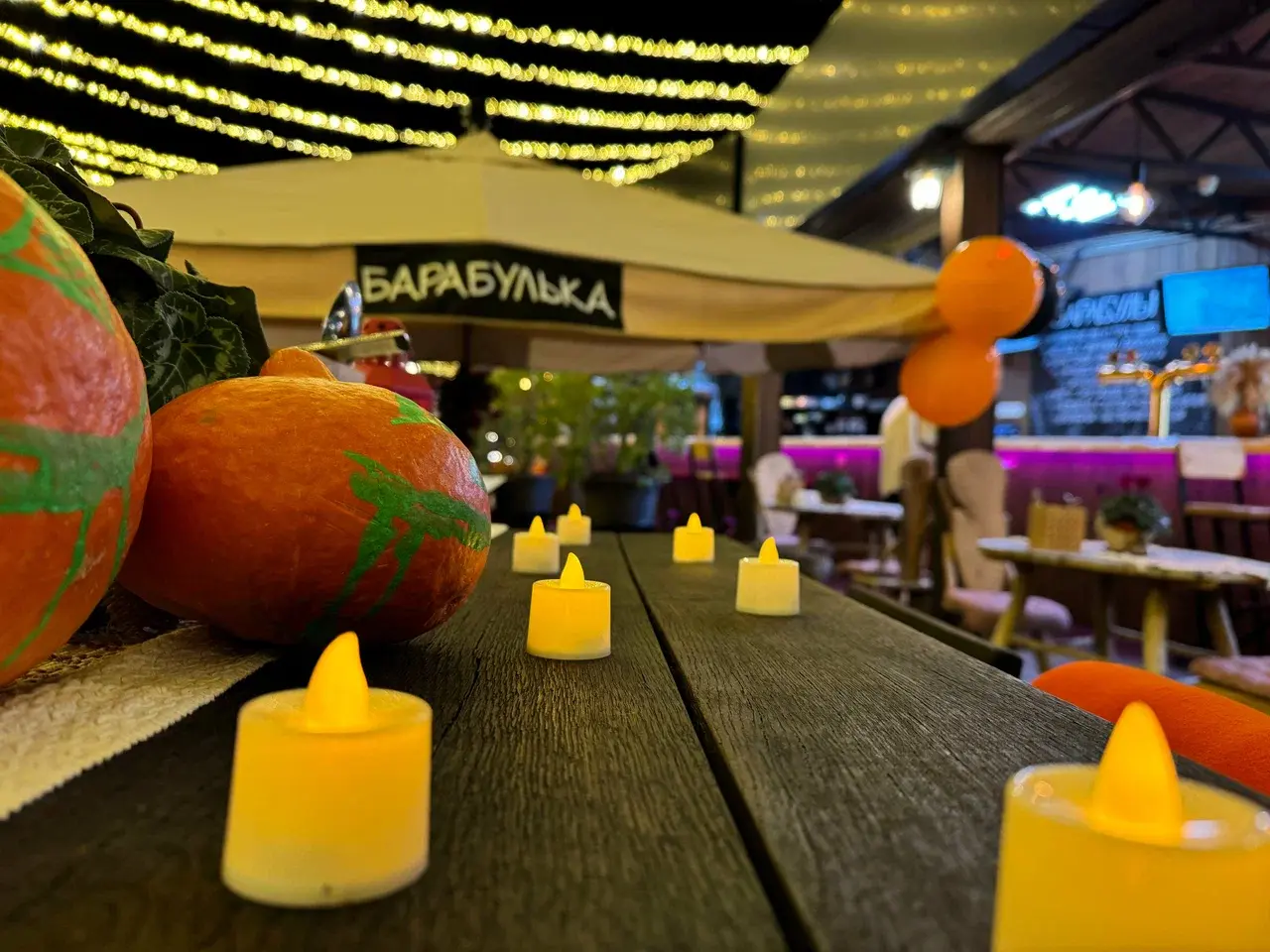 Вид на кафе со стороны гостей