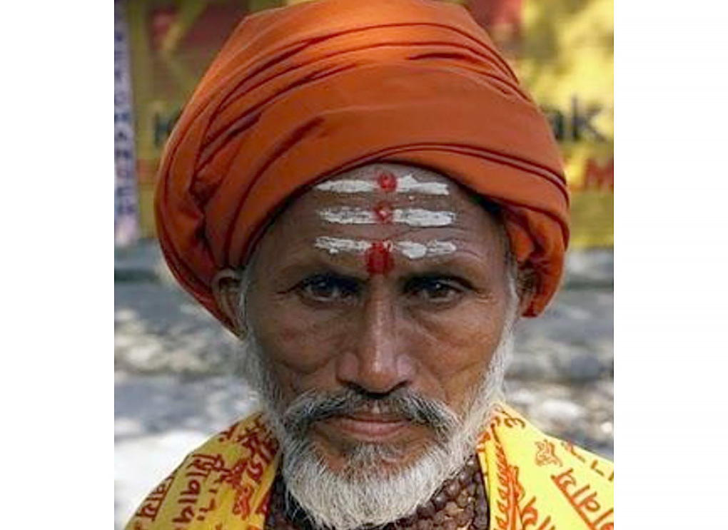Красная точка на лбу у мужчины. Тилака Вишну. Тилак Индия. Шиваитский Тилак.