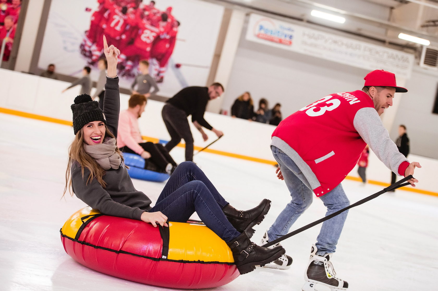 Что сейчас играет на лав. Какие песни играли на радио. Love radio радиостанция. Плейлист радио лав радио. Что сейчас играет на лав.