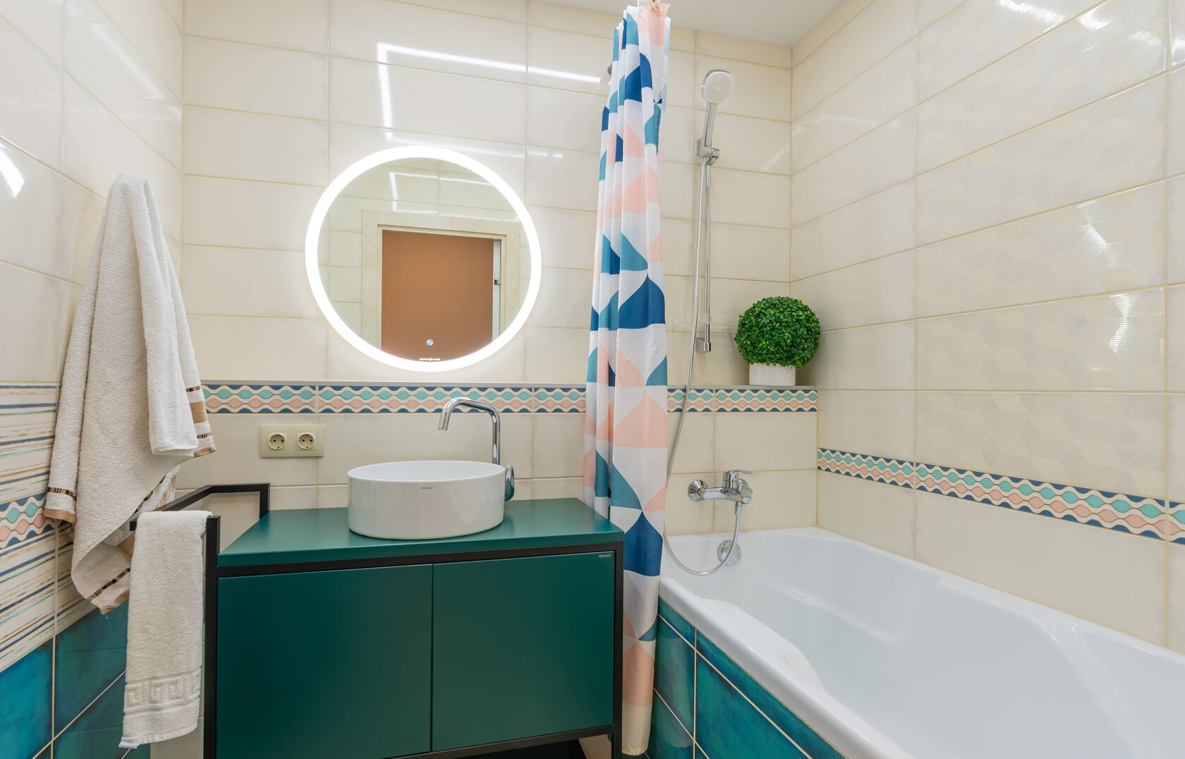 Косметический ремонт гостиной — поклейка обоев под покраску, укладка кварц-винила