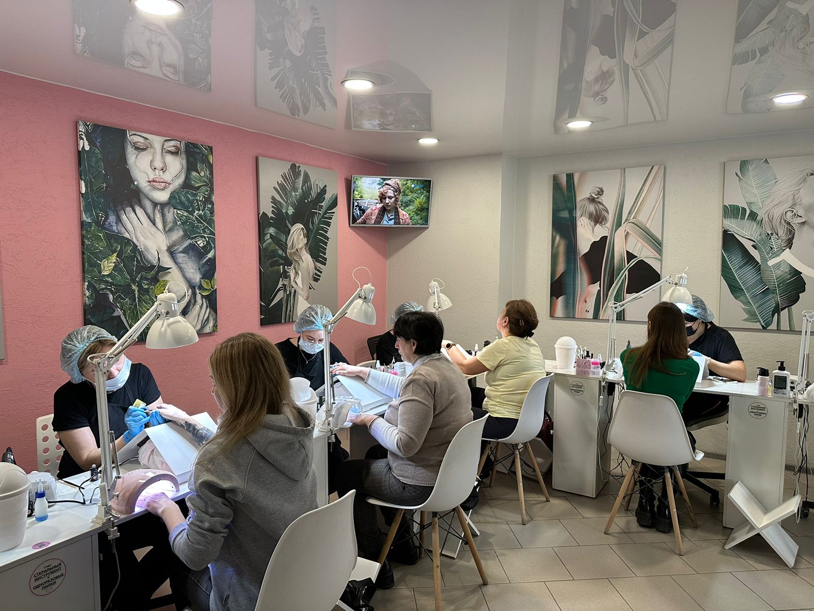 Laque краснодар. Cocos салон красоты. Пилки питер салон. Франшиза маникюрного салона. Студия франшиз.