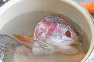Приготовление ухи из головы и хвоста форели: шаг 1