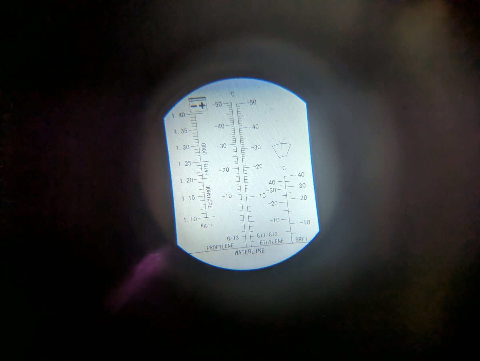 Перед началом работ проверяем рефрактометром состояние антифриза Mazda CX5