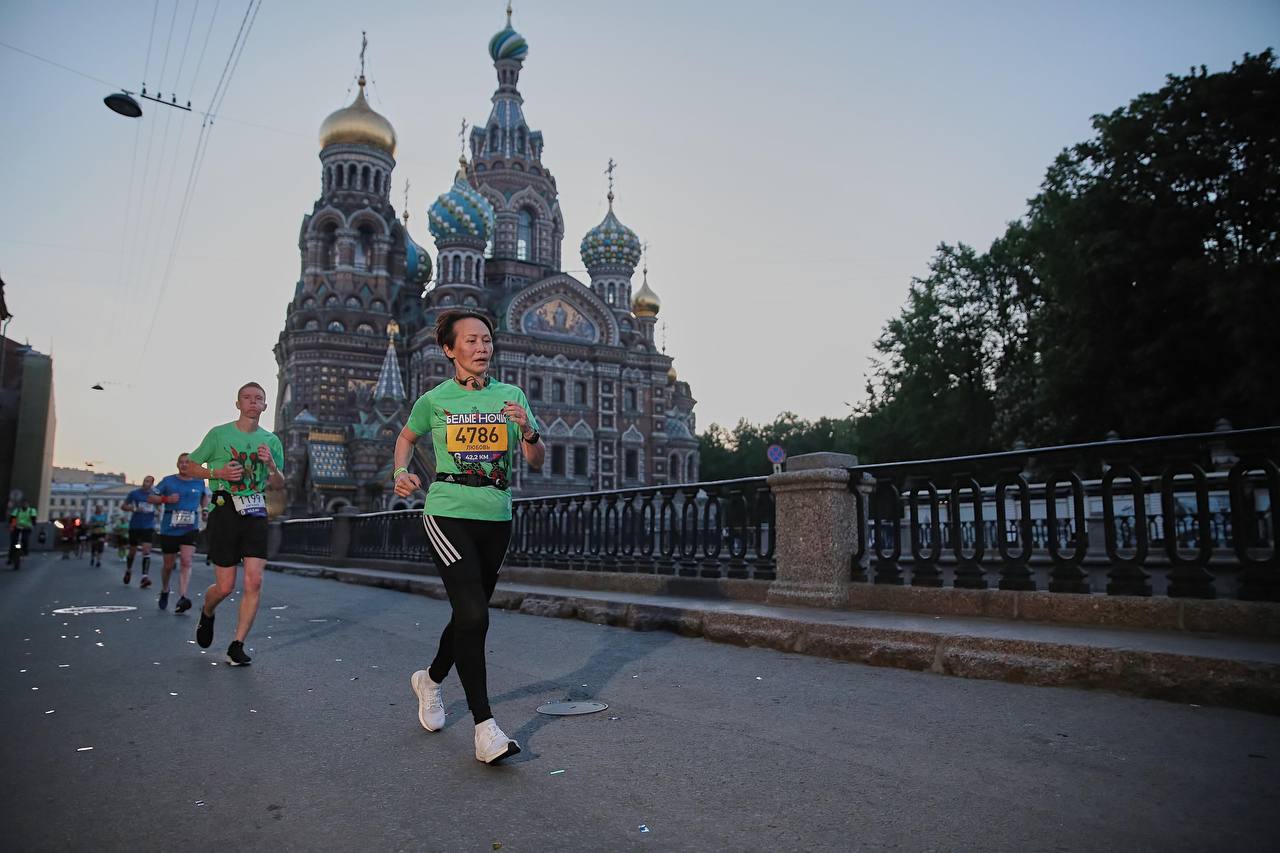 Забег белые ночи в санкт петербурге 2024. Марафон белые ночи 10км. Марафон белые ночи 2022 10 км. Марафон белые ночи 2023 Санкт-Петербург. Марафон белые ночи 2023 фото.